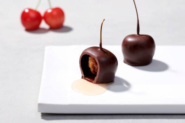 ヴィタメール限定ショコラ「チェリーボンボン」国産さくらんぼを“丸ごと”チョコでコーティング
