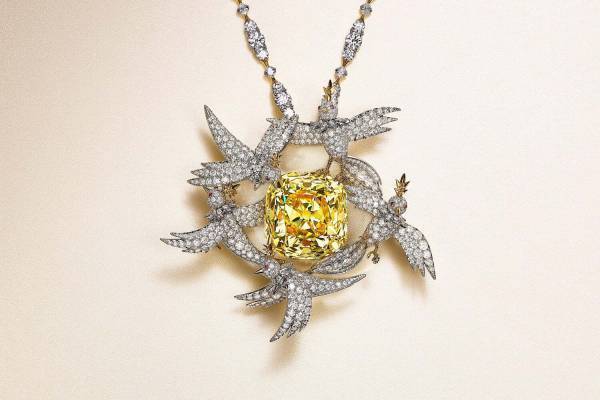「ティファニー ダイヤモンド」歴史上5番目の新デザイン、イエロー ダイヤモンド×羽ばたく鳥