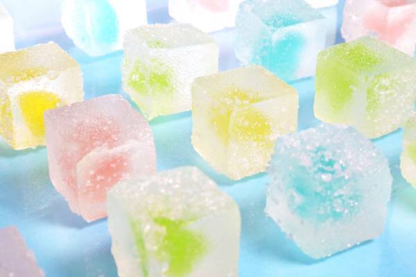 パパブブレ「氷キャンディ」シャンパン風味の“ひんやり感覚”キャンディ×甘酸っぱいグミ入り