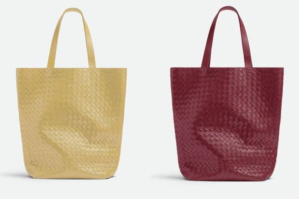 ボッテガ・ヴェネタ“編み込みレザー”のトートバッグ、ボルドー＆クリーム色の余剰レザーを採用