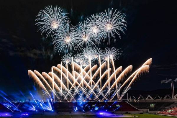 「ファイナルファンタジーXIV(FF14)」のエンターテインメント花火ショーが千葉・幕張海浜公園で