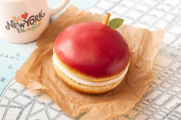クリスピー・クリーム・ドーナツ新作“真っ赤なりんご”ドーナツ、りんごジャム＆ホイップクリーム入り