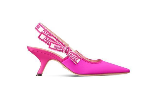 ディオール「J'Adior」パンプスに鮮やかピンクの新作、“刺繍入りリボン”をツートーンで