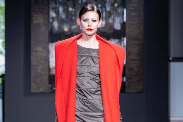 ヒロコ コシノ 2023年秋冬クチュールコレクション - エレガントな強さを纏った女性に