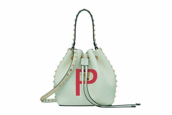 ヴァレンティノ“愛するペット”のイラストを描く「ロックスタッズ ペット」新作バッグ＆スニーカー