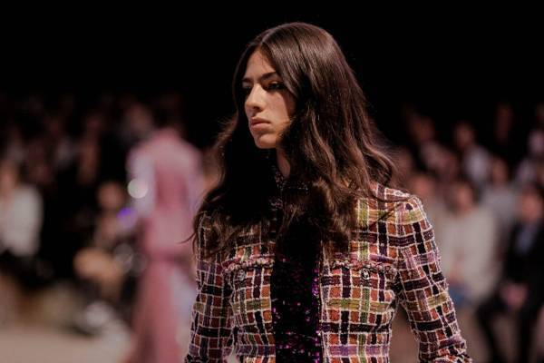 シャネル 2022-23年メティエダールコレクション - 東京でレプリカショーを開催