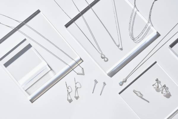 4℃＆ヴァンドーム青山の新作プラチナジュエリー、煌めくダイヤネックレスや大振りパールのピアスなど