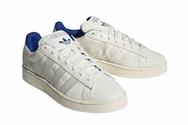 アディダス オリジナルスのスニーカー「キャンパス 00s」“雲モチーフ”のスリーストライプスで