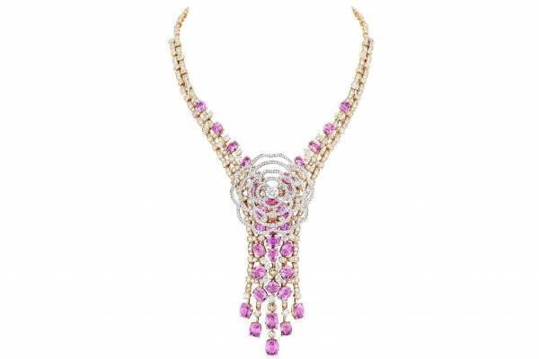 シャネル新作ハイジュエリー「ツイード ドゥ シャネル」、“カメリアの花”が咲くネックレスなど