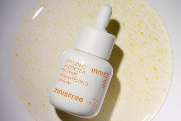 イニスフリー23年夏スキンケア、“ビタミンC×角質ケア”が叶う新美容液でワンランク上の透明感