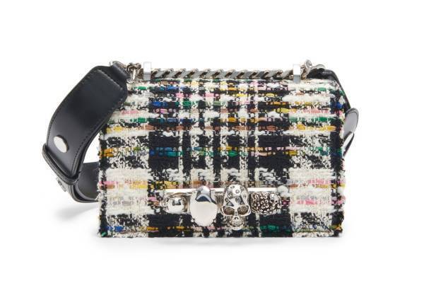 アレキサンダー・マックイーン“ナックルハンドル付”アイコンバッグ新作、ストラップを上質レザーに