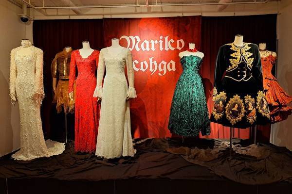 デザイナー甲賀真理子の企画展が東京・アクセサリーミュージアムで、中森明菜や坂本冬美の衣装などを展示