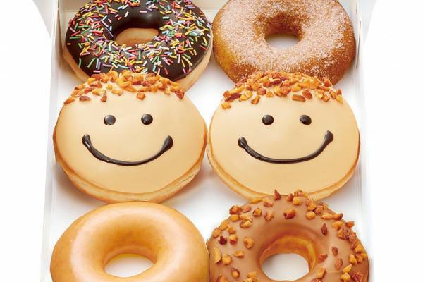 クリスピー・クリーム・ドーナツの父の日限定「パパ ボックス」“スマイル”ドーナツ＆人気4種