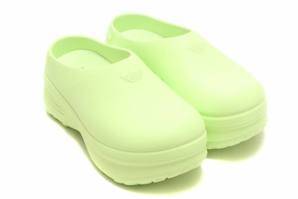 アディダス「スタンスミス」着想の“厚底”ミュール、シューレース排除のミニマルなアッパー