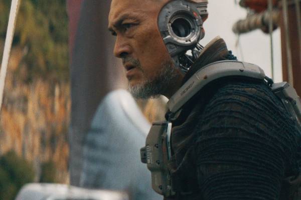 映画『ザ・クリエイター／創造者』ギャレス・エドワーズ監督、“人間とAIの戦い”描くSFアクション