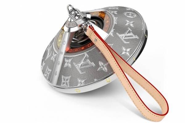 ルイ・ヴィトン“円盤型”ワイヤレススピーカー、シルバー＆モノグラム・フラワーで