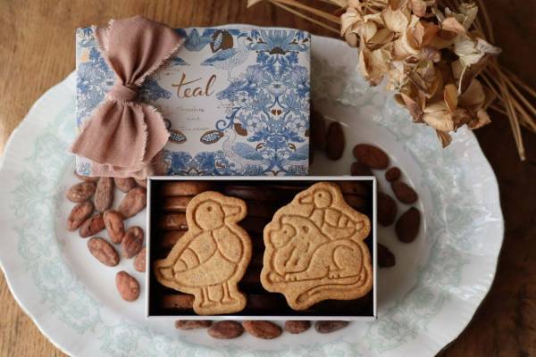 チョコレート＆アイスクリーム店「ティール」日本橋三越本店に、“カモ＆ライオン”の限定クッキー缶も