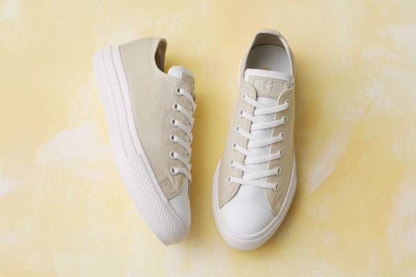 コンバース「オールスターライト」軽量×厚底スニーカー、“クリーム色”の新色キャンバスアッパー