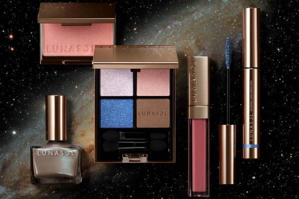 ルナソル23年秋コスメ、宇宙イメージの“銀河シルバー×ブルー”アイシャドウ＆カラーマスカラ