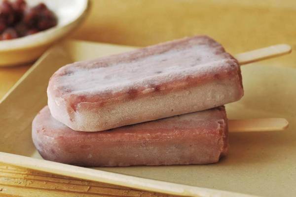 井村屋「あずきバー」約15,000本を無料配布、東京・大阪・名古屋で発売50周年を記念して開催