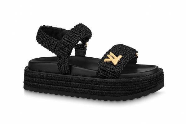 ルイ・ヴィトン“ラフィア素材”の厚底ウィメンズサンダル、LV イニシャル入りミュールも