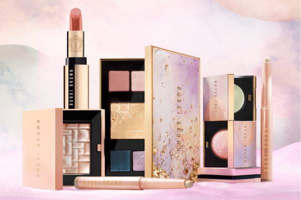 ボビイ ブラウン「月の光に輝く宝石」着想23年秋コスメ、“スノードーム仕様”のマルチパレットなど