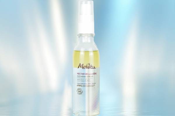 メルヴィータ23年秋スキンケア、“光る海藻配合”オイル＆ウォーターの2層ブースターで角質ケア