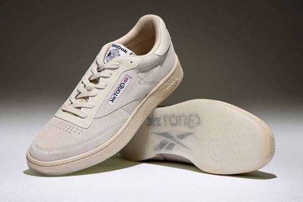 SixTONES×リーボックのコラボスニーカー「クラブ シー 85 ヴィンテージ」オリジナルロゴ入り