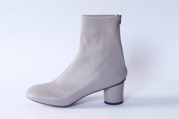 アカネ ウツノミヤ蓮井茜のシューズブランド「パープレッド」23年秋冬ブーツ、伊勢丹新宿限定も