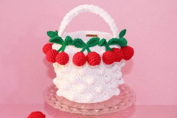 キワンダキワンダ“チェリーやテディベア”を施した手編みバッグ、チョイチョイとコラボ