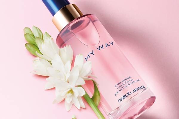 アルマーニ ビューティ「マイウェイ」に新作ヘア＆ボディミスト、“ホワイトフローラルブーケ”の香り