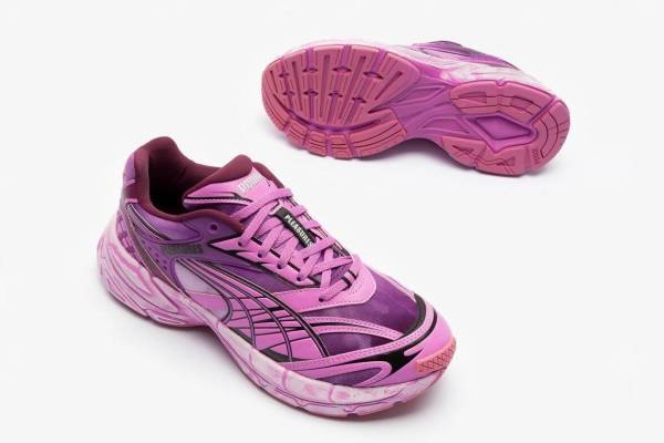 プーマ×プレジャーズのコラボスニーカー「ベロファシス」2000年代着想シルエット＆ピンクカラーで