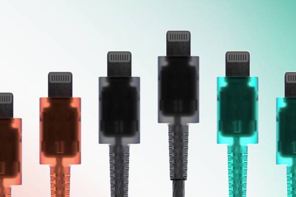 ファミマ“クリアカラー”のモバイル充電器、超急速充電対応 - ファセッタズムの落合監修