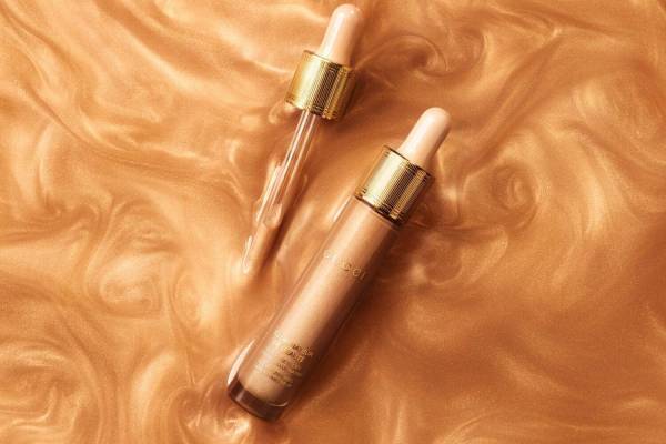 グッチ23年夏コスメ、“オパールのような輝き×スキンケア”叶える初のリキッドハイライター