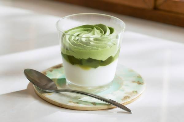 ローソンのウチカフェ新作“ごち層スイーツ”、抹茶×ミルクプリンなど3層仕立てのカップスイーツ