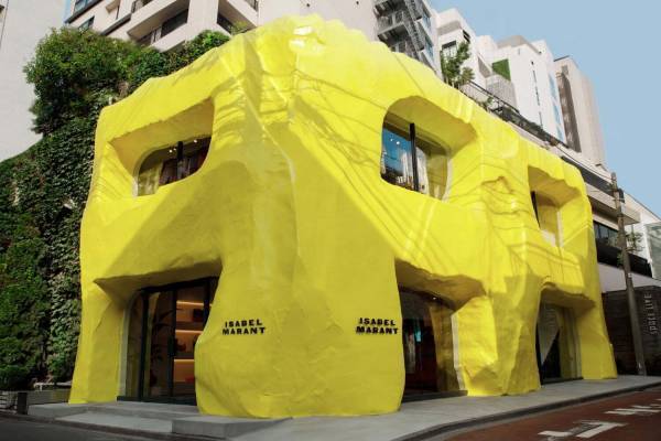 イザベル マラン新旗艦店“イエローハウス”が青山に、曽根裕と協業したユニークな建築＆新作も勢ぞろい