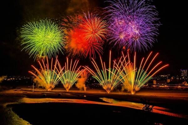 「第70回安倍川花火大会」静岡・安倍川河川敷で、約1万～1万5千発の花火を打ち上げ