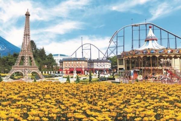 富士急ハイランド「リサとガスパール タウン」の夏イベント、ジニアのフラワーガーデンやレモン専門店など