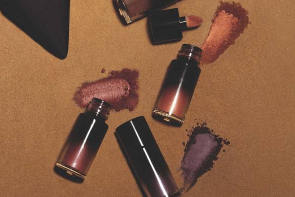 シャネル2023年秋コスメに“新感覚”ルースパウダー アイシャドウ、濃密発色を長時間キープ