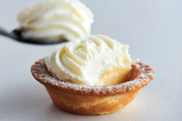 ベイク チーズタルトの新作「手しぼりクリーミーチーズタルト」冷やして味わう初のレアチーズタルト