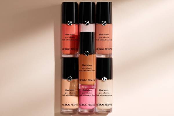 アルマーニ ビューティ23年秋コスメ、“下地・チーク・ハイライト”などマルチなリキッド カラー限定色