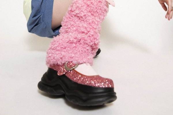 ミルク2023年秋新作“グリッター輝く”アッパーの厚底スニーカー＆“ハート型”バッグ