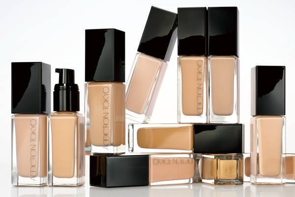 アディクション23年秋ベースメイク、“グロウな立体ツヤ”が叶うリキッドファンデーション