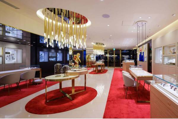 オメガ日本最大級の直営店「オメガブティック心斎橋」リニューアル、腕時計からアイウェアまで展開