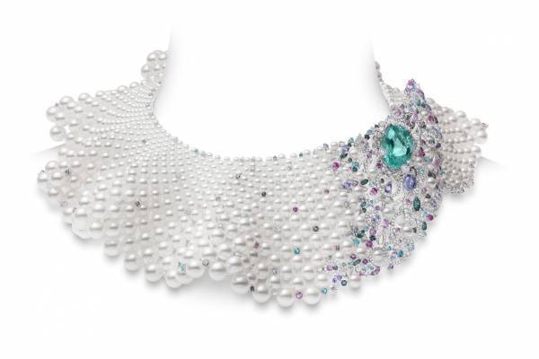 ミキモト「海」着想の新作ハイジュエリー、“シロナガスクジラの親子”や“小魚の群れ”をネックレスに