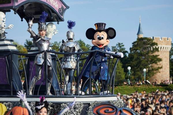東京ディズニーランド＆シーのハロウィーン、限定パレード＆マレフィセントのカチューシャなどグッズも