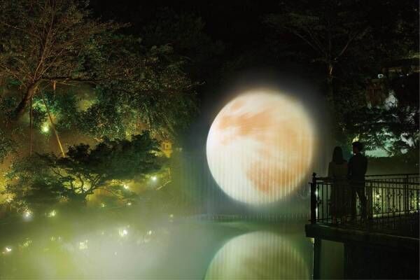 ホテル椿山荘東京の庭園に“月”が出現、雲海をスクリーンにした秋限定の演出