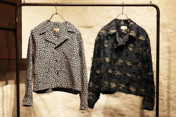 ネズヨウヒンテン23年秋冬、アニマル柄ジャカードシャツ＆フラワーパターンのセットアップ