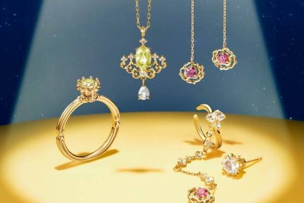 オデュース4℃からディズニー『美女と野獣』ジュエリー、“ドレス＆バラ”着想のネックレスやピアス