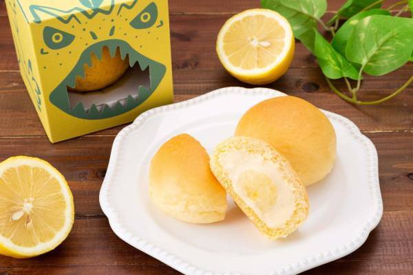 八天堂「とろけるくりーむパン 怪獣レモン」マーマレード×カスタードの2層仕立て、ファミマ限定で